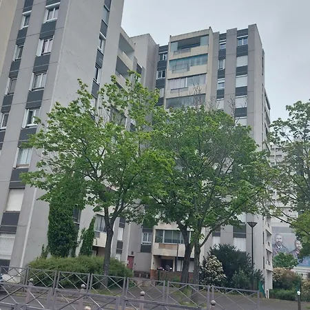Avec Parking A 11 Min De Paris Et 15 Min De La Defense Arena Apartment *